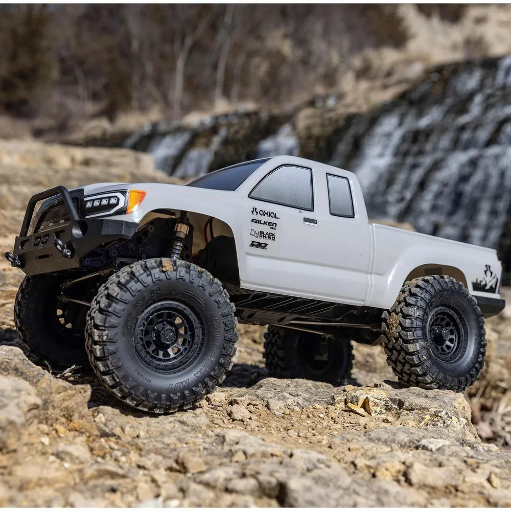 Axial SCX10 III Base Camp Remote Control Car - Image 8