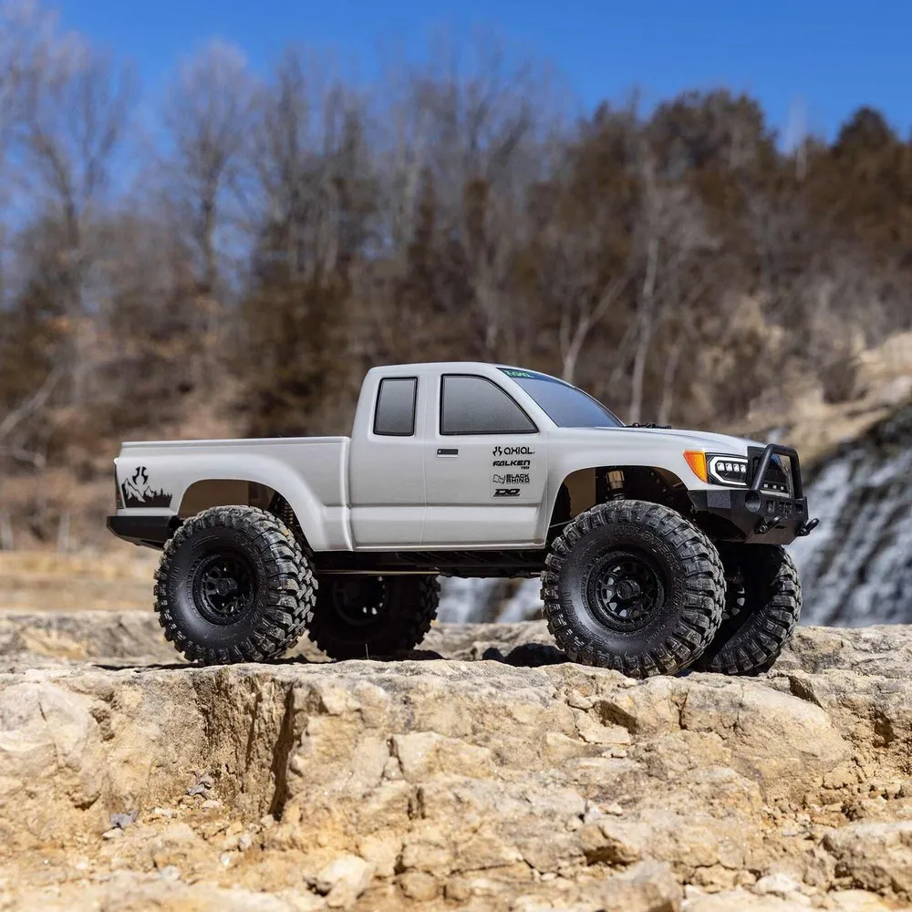 Axial SCX10 III Base Camp Remote Control Car - Image 9